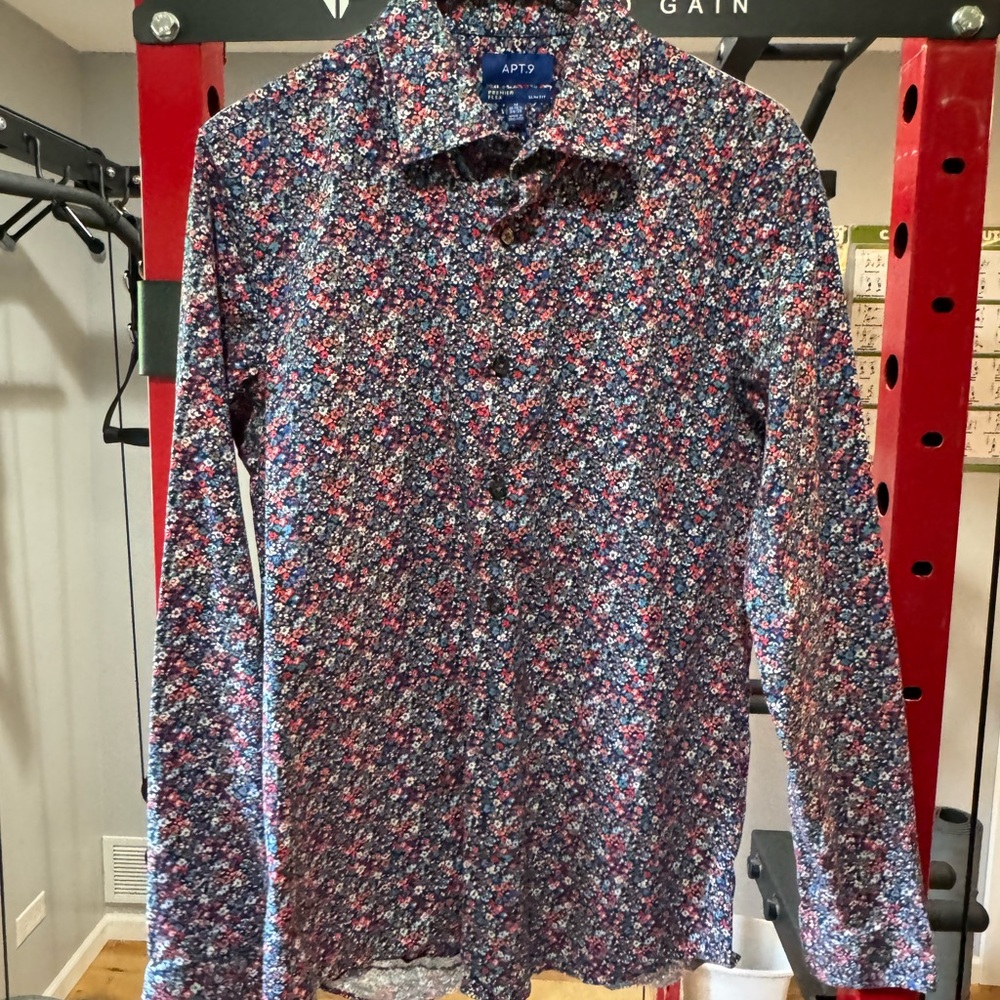 Apt. 9 Blue and Red Casual Button Down Shirt